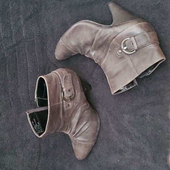 Woman's leather ankle boots*** - Picture 6 of 6